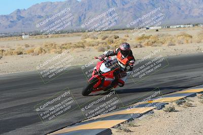 media/Jan-10-2025-CVMA Friday Practice (Fri) [[489e0da257]]/Group 4 and Trackday/Session 2 (Turn 4 Inside)/